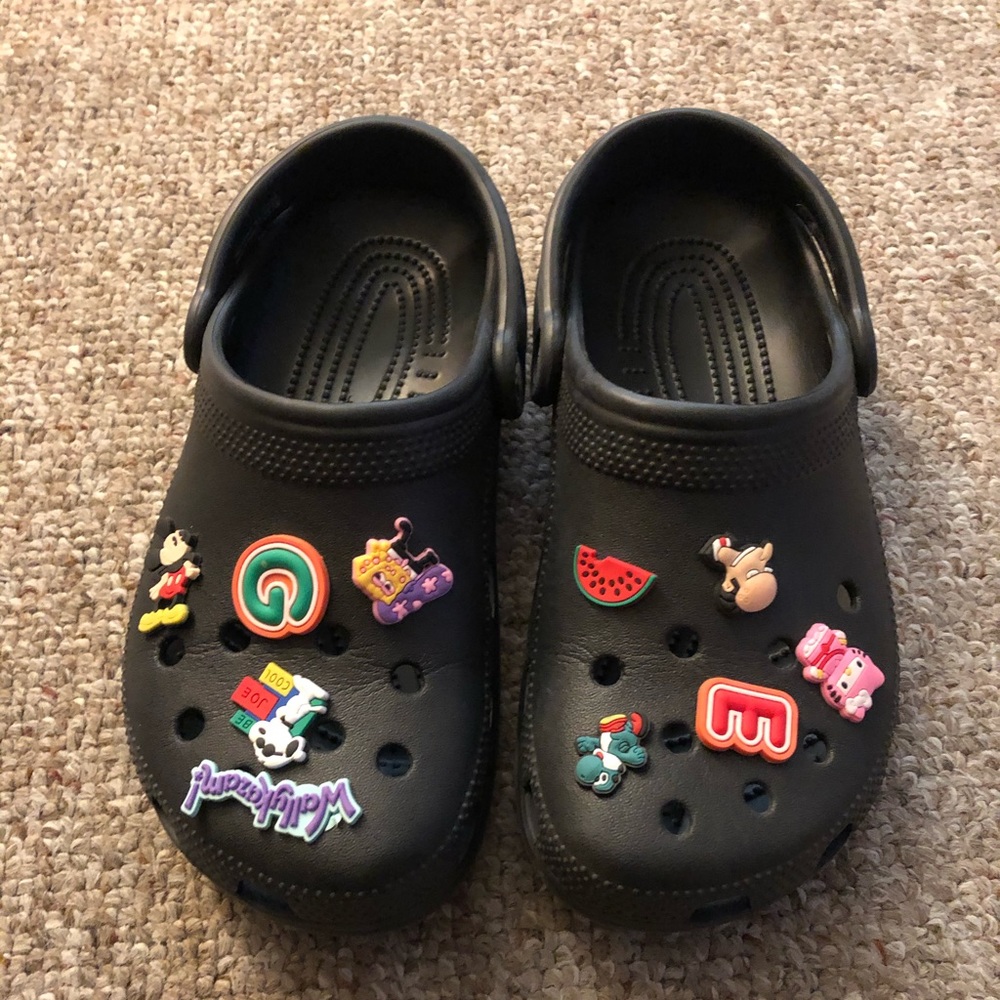 Women’s size 7 Crocs